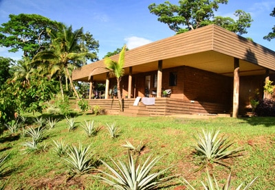 Det selvbyggede hus på Olsen Fiji Farm